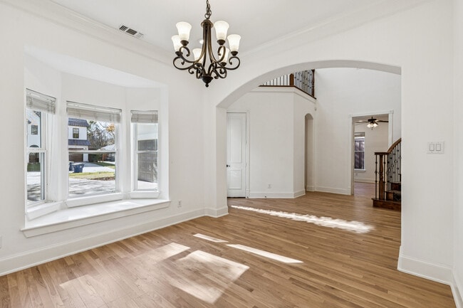 Building Photo - 6931 Belmont Ave