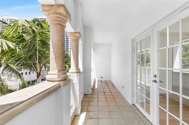 Building Photo - 1415 Sunset Harbour Dr