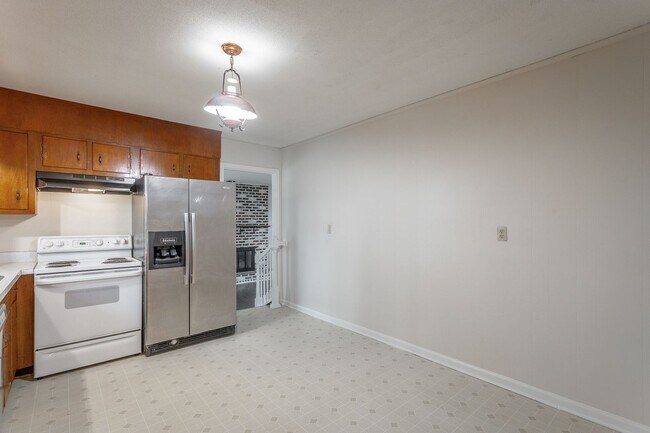 Building Photo - 3 Bedroom · 2 Bath Home in East Brainerd N...