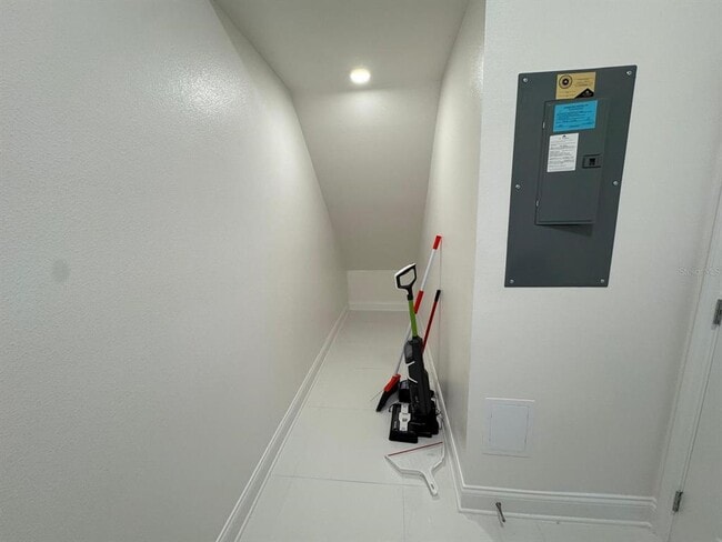 Building Photo - 16001 Grafton Wy