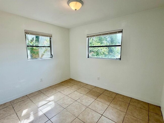 Building Photo - 4627 19th Ave S