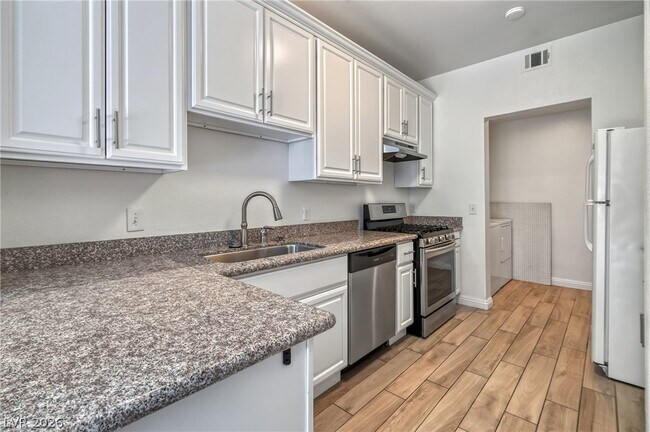 Building Photo - 9631 Lame Horse Dr