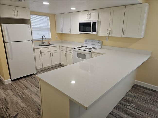 Building Photo - 2035 Alpine Rd