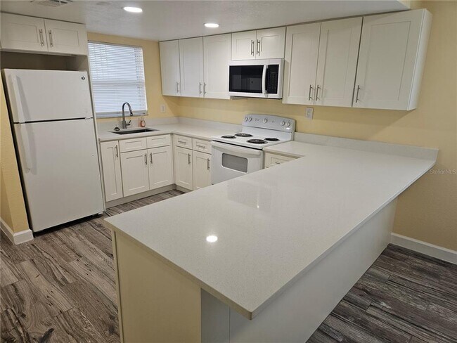 Building Photo - 2045 Alpine Rd