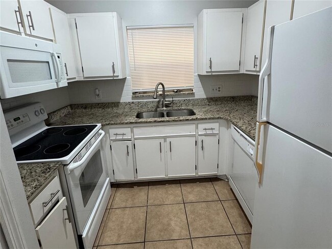 Building Photo - 1285 Roma Ct