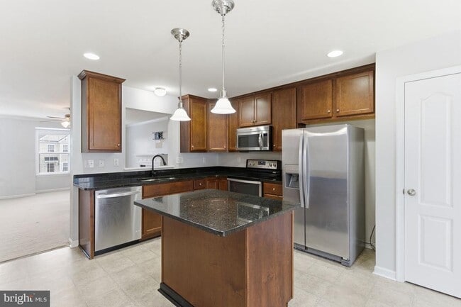 Building Photo - 37 Britania Ct