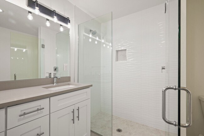 Building Photo - 1392 San Cristobal Ave