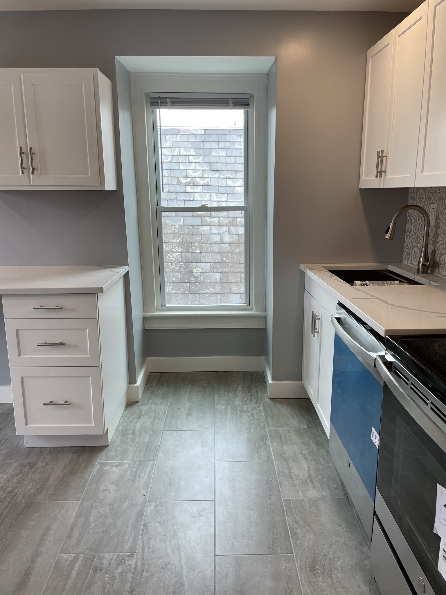 Kitchen - 59 Railroad Ave