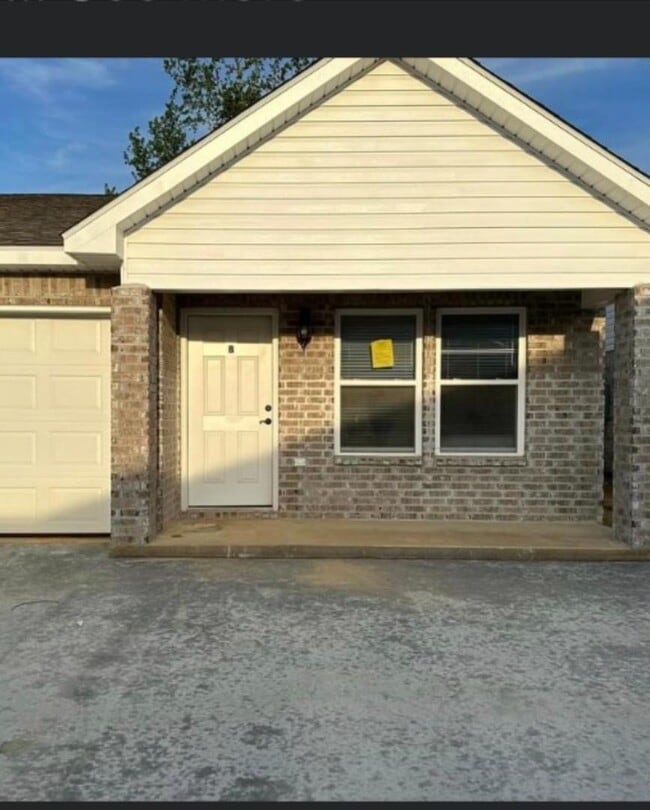 Building Photo - 14071 John Clark Rd