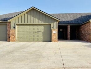 Building Photo - Spacious 3-Bedroom Townhouse Near Texas Tech