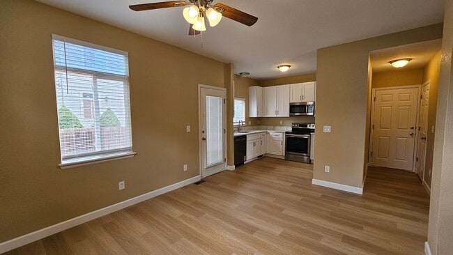 Building Photo - Spacious Newly Renovated Home