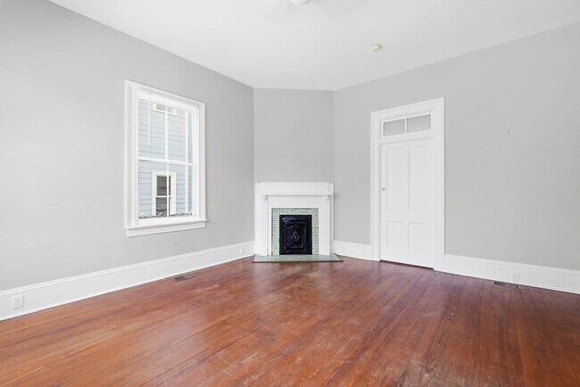 Building Photo - 320 E 31st St