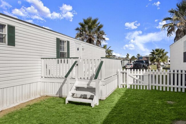 Building Photo - 5040 St Kitts Calle St