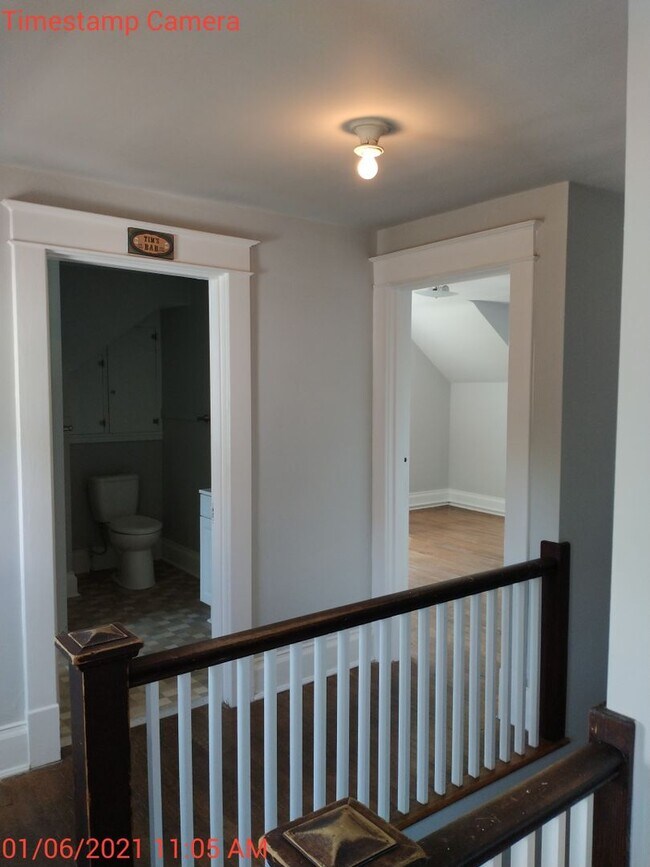 Building Photo - 2027-2028 9 bedroom / 4.5 baths  School Year Location PERFECT for students, in the heart of the UVA