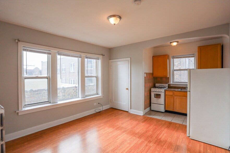 Primary Photo - 3242 N Pulaski Rd