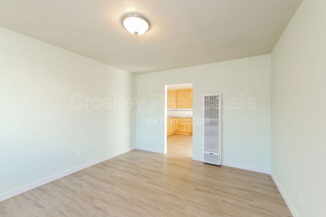 Building Photo - 365 W 12th St