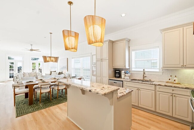 Building Photo - 22022 Front Beach Rd