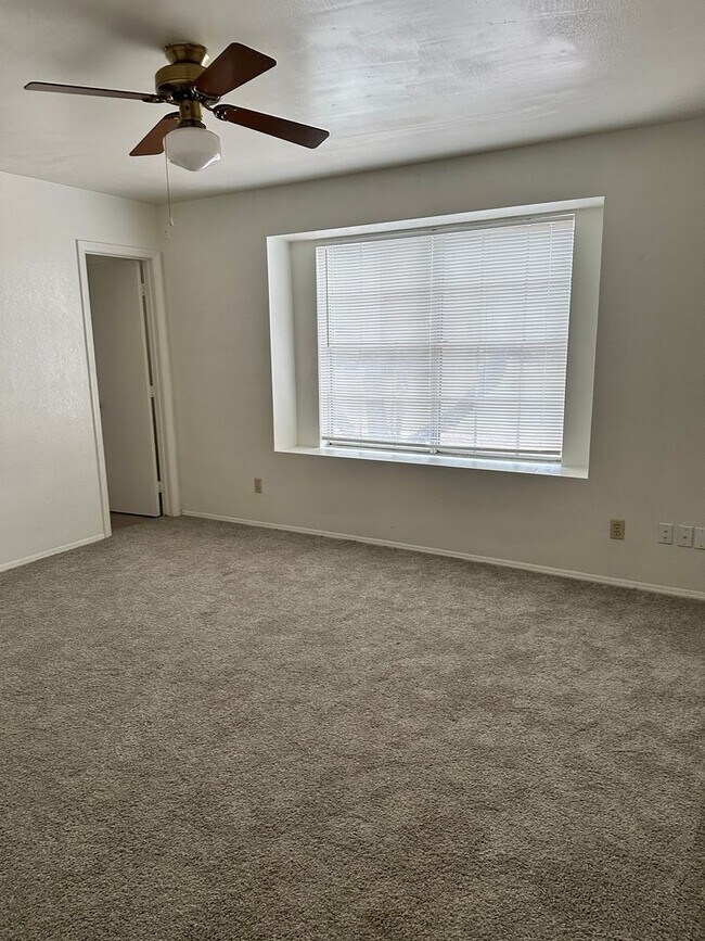 Building Photo - Unique 3 bedroom / 3 bathroom with Private Pool