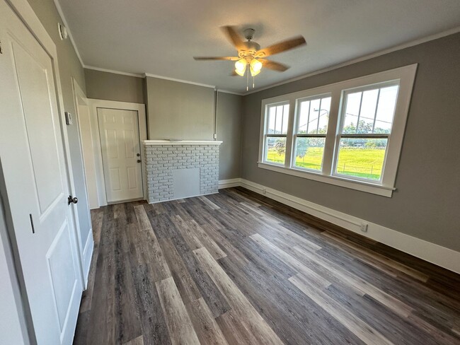 Building Photo - Newly Renovated 1 Bed 1 Bath Leesburg
