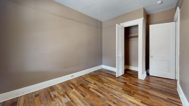 Building Photo - 4104 Clybourne