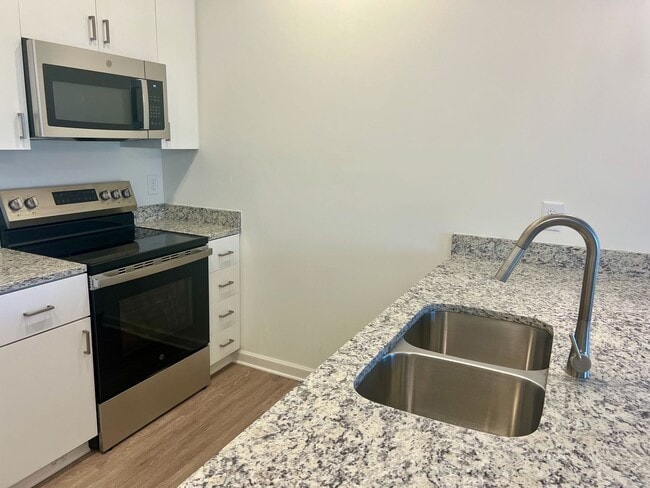 Building Photo - Brand New, 1 bedroom in Beacon Landing