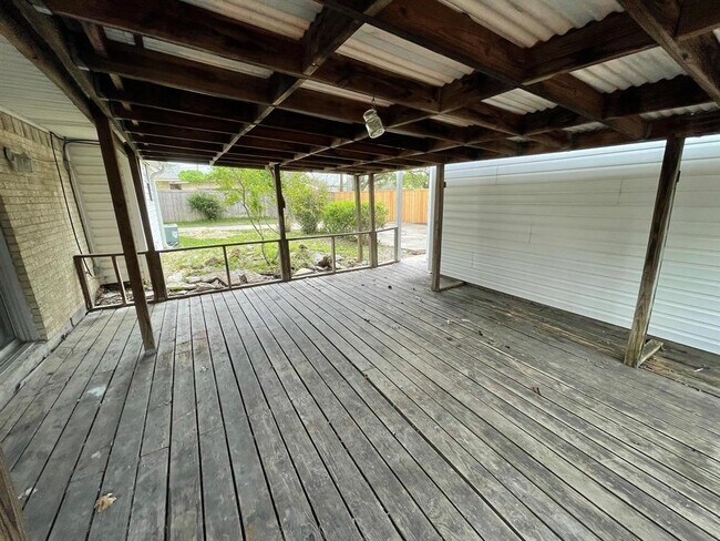 Building Photo - 1008 Wake Dr