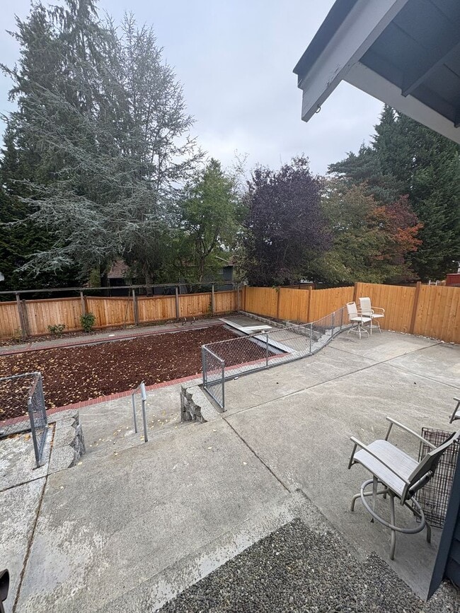 Building Photo - Fairwood Home for lease two story fenced y...