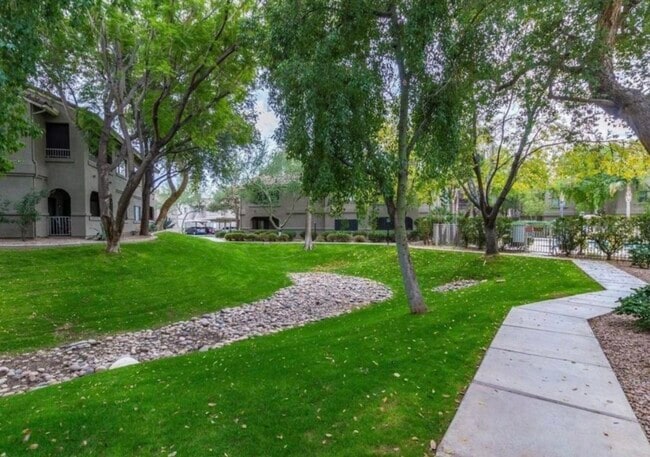 Building Photo - 15050 N Thompson Peak Pkwy