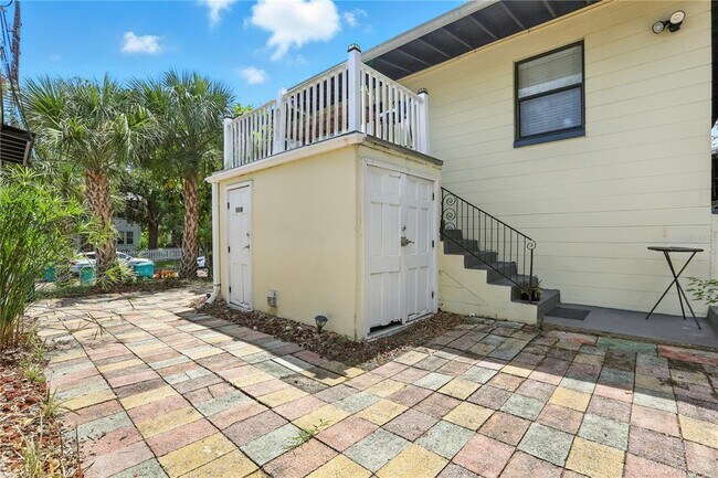 Building Photo - 614 N Hyer Ave