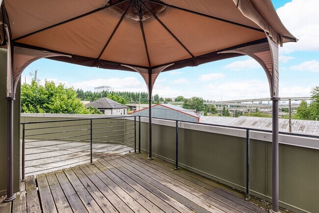 Building Photo - Beautiful 2 Bedroom Townhome in N Portland