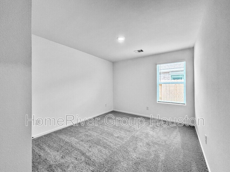 Building Photo - 6022 Starling Dr
