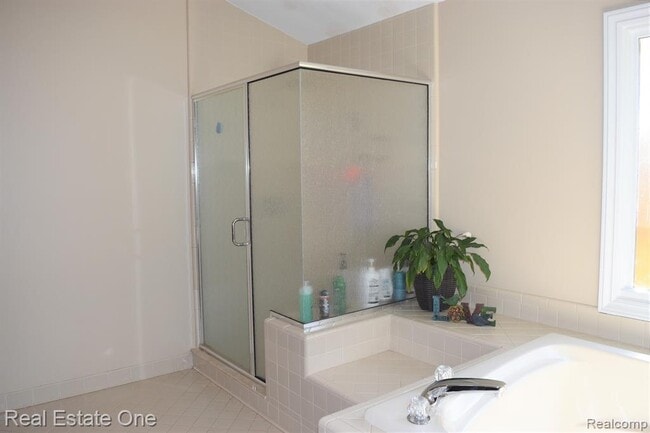 Building Photo - 5841 Ruby Dr