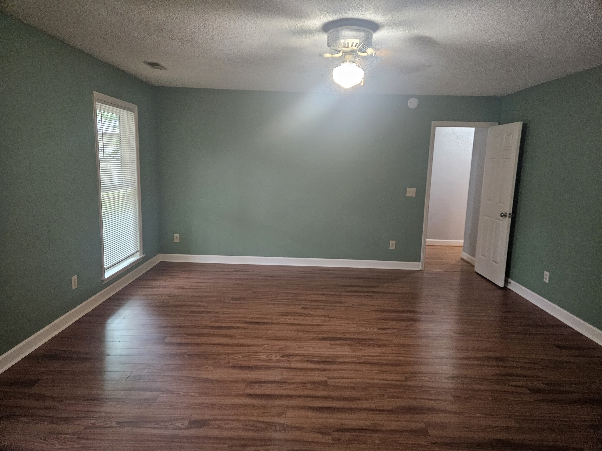 Building Photo - 6902 Persimmon Pl