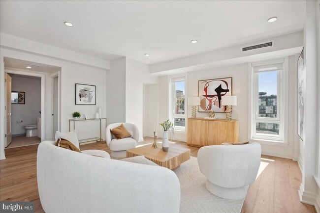 Building Photo - 923 V St NW