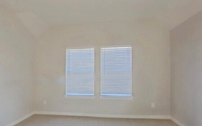 Building Photo - Beautifully Renovated 3-Bedroom Home with Premium Finishes