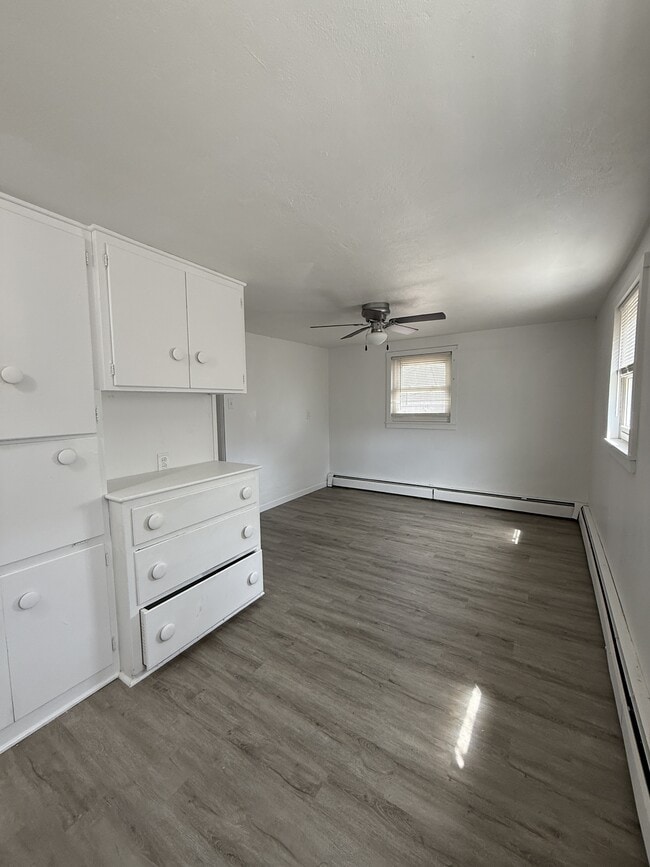 Building Photo - 521 Savoy Ave