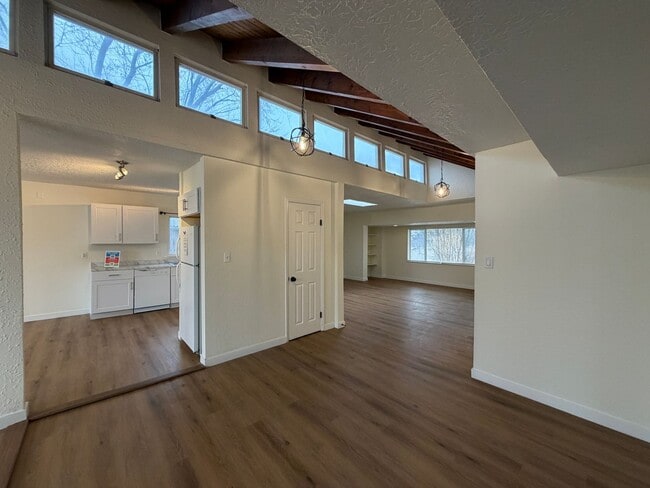 Building Photo - 3 Bedroom Single Story Home Available Near Constitution Ave NE & San Pedro Dr NE!