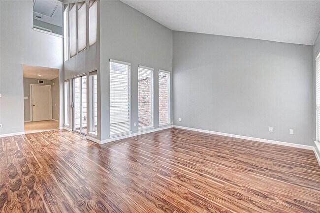Building Photo - 7983 Kendalia Dr