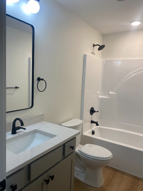 Building Photo - 313 W Broad St