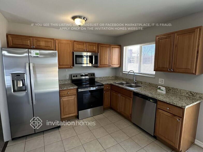 Building Photo - 1621 S Rifle St