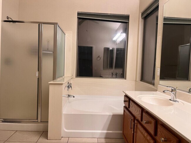 Building Photo - 3107 E Kingbird Pl