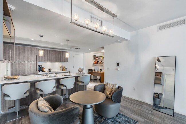 Building Photo - 801 S Miami Ave