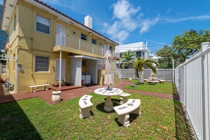 Building Photo - 545 Michigan Ave