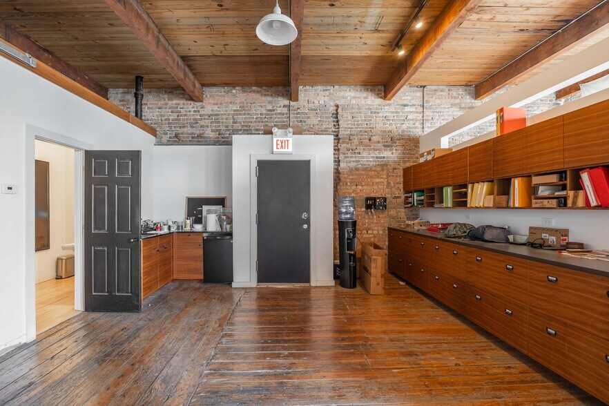 Building Photo - 3124 W Carroll Ave