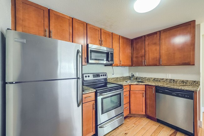 Building Photo - Cozy Condo in LoHi - One Bedroom Plus Offi...