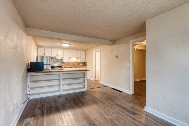 Building Photo - 616 11th St W