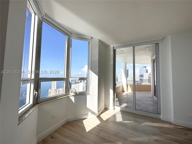 Building Photo - 808 Brickell Key Dr