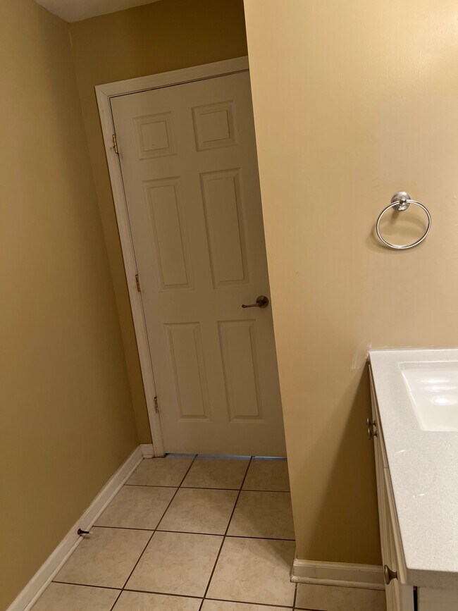 Building Photo - 103 Horseshoe Springs Ct NE
