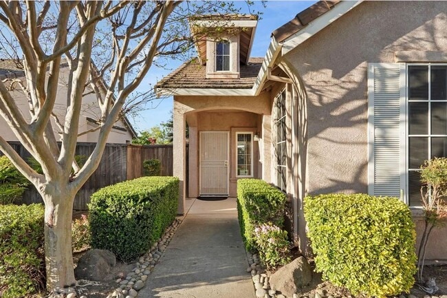 Building Photo - 1911 Lexington Dr