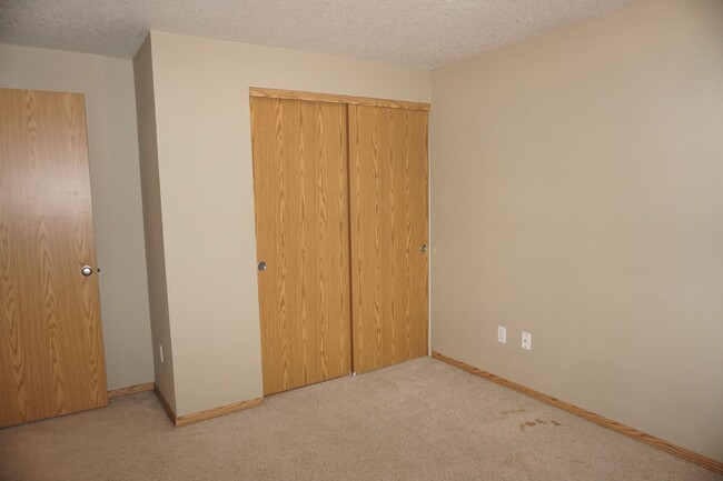 Building Photo - 6412 NE 78th Ave